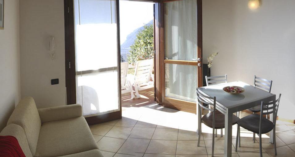 Residence Mirena - Rebomaholidays Tignale Pokoj fotografie