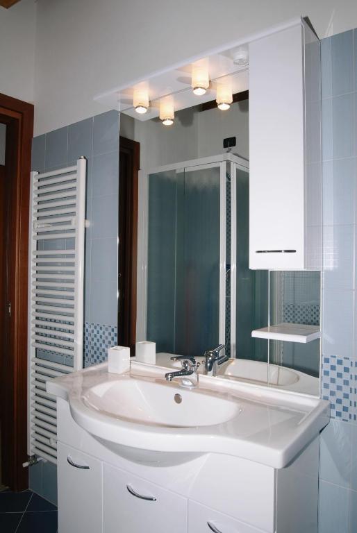 Residence Mirena - Rebomaholidays Tignale Pokoj fotografie